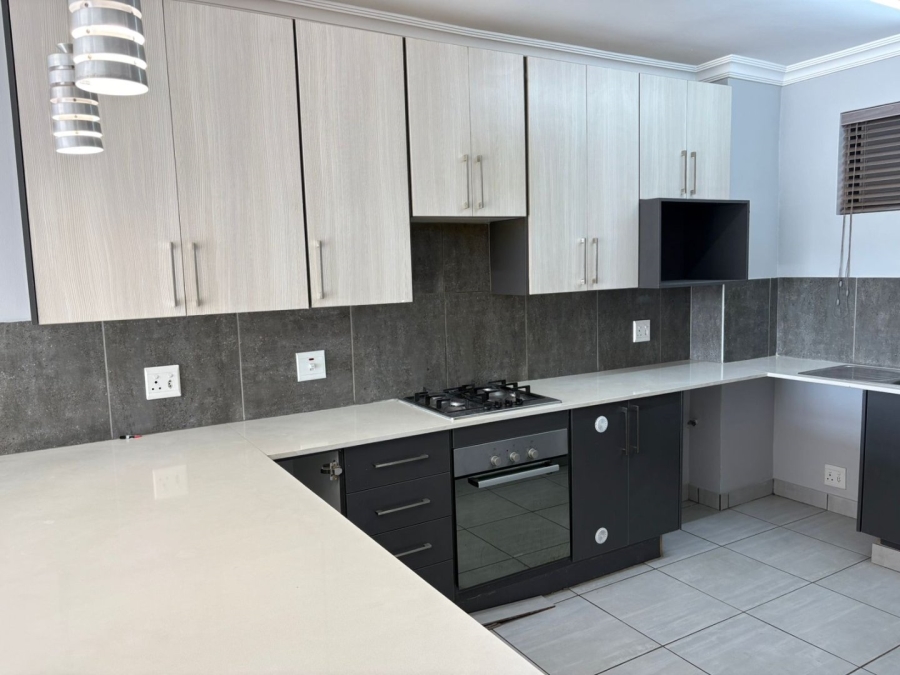 To Let 2 Bedroom Property for Rent in Melodie North West